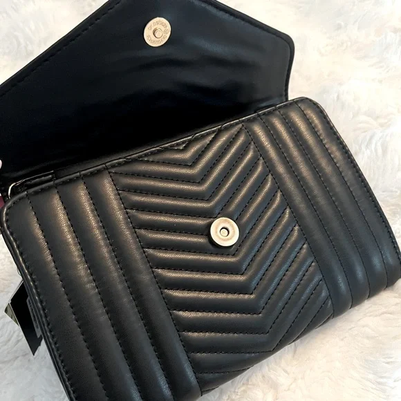 NWT Badgley Mischka Chevron Quilted Black Clutch/Crossbody with Gold Chain - Picture 7 of 10